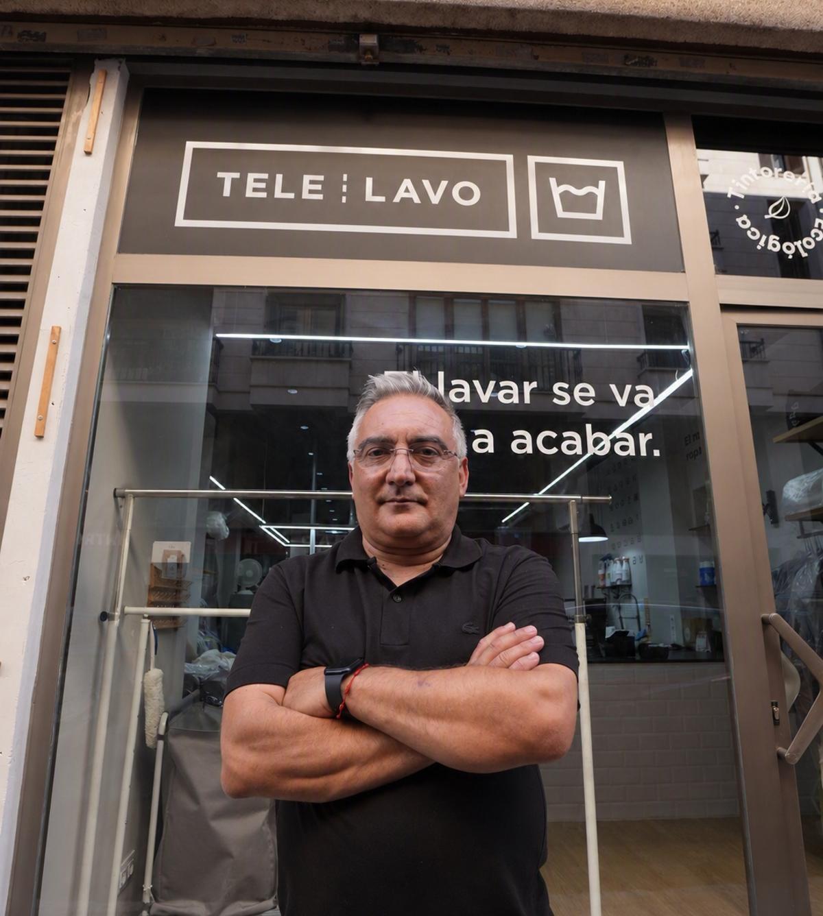 Cristóbal Inarejos, en la puerta de Telelavo Mallorca.