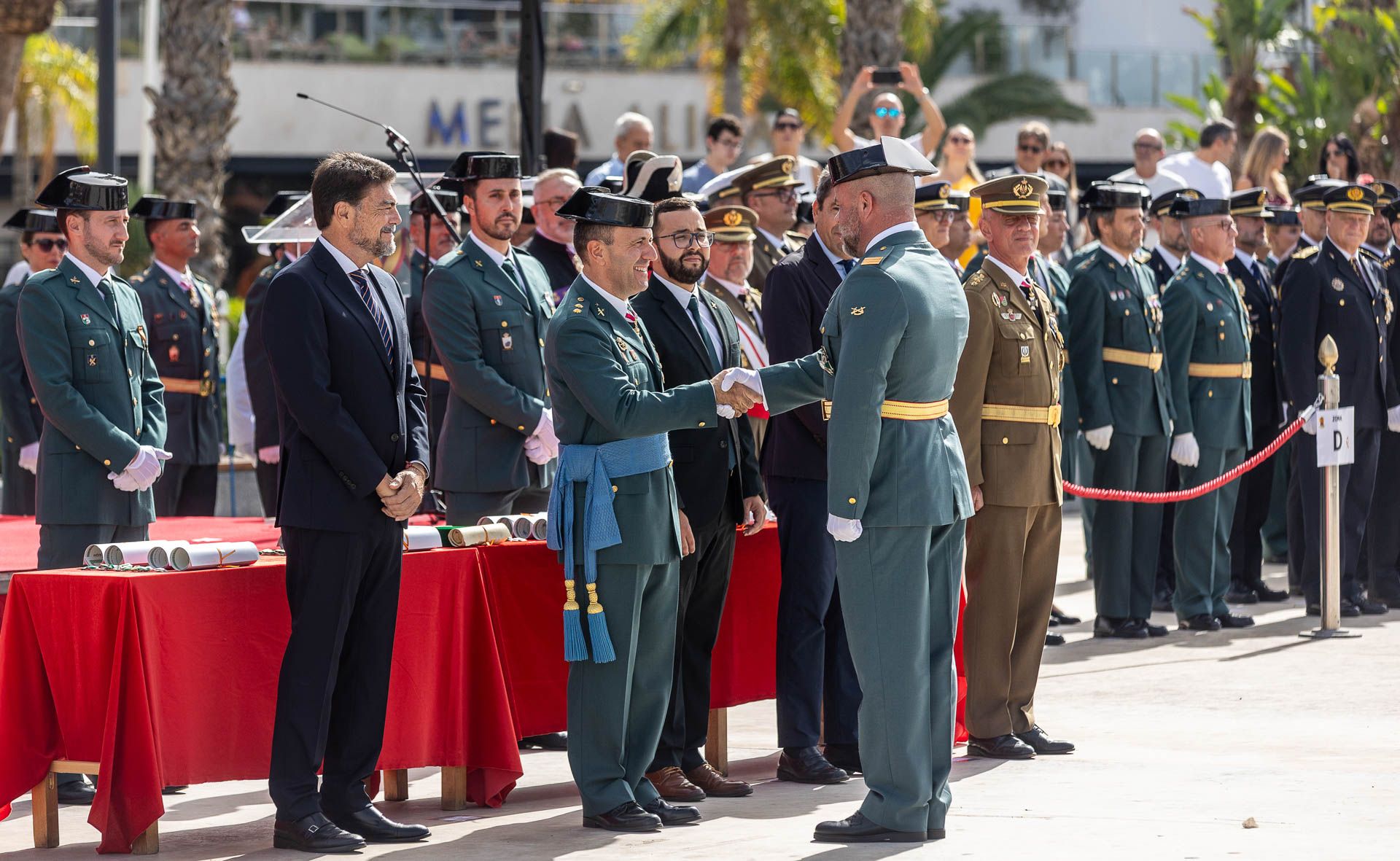 La Guardia Civil de Alicante celebra el día de la Virgen del Pilar en el Puerto