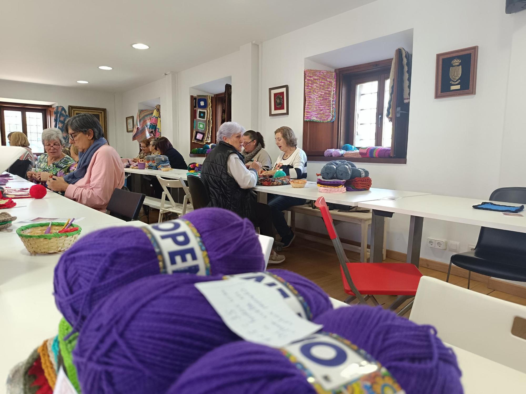 Así fue el Maratón Solidario de Crochet de Pola de Siero