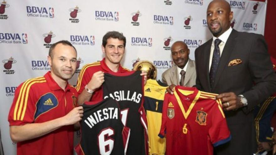 La Roja también disfruta de la NBA