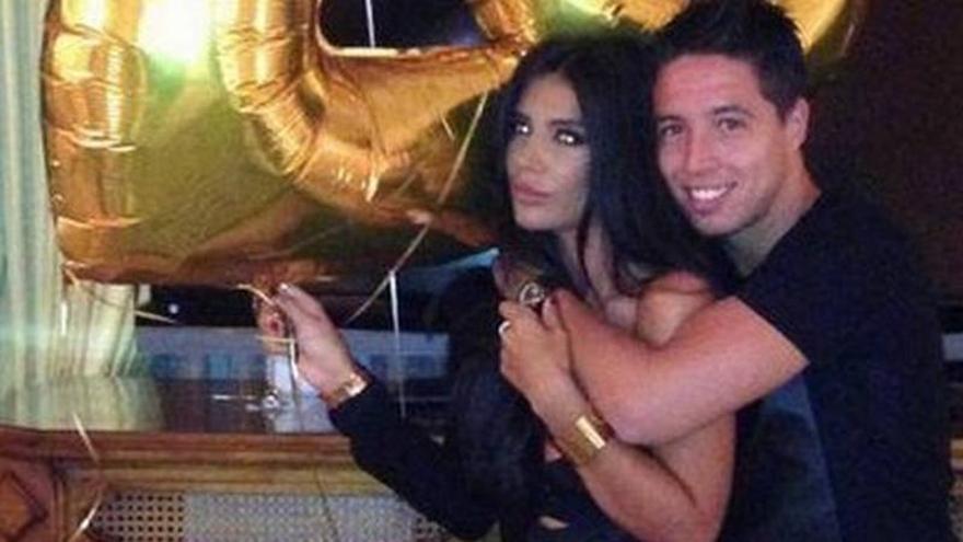 La novia de Nasri carga en Twitter contra el seleccionador francés por no convocarle para el Mundial