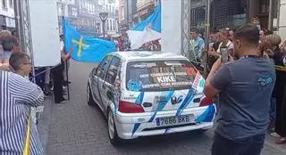 "Va por ti Kike", la emocionada dedicatoria de los pilotos del Rallysprint Villa de Grado Benfer en la ceremonia de salida de la competición deportiva