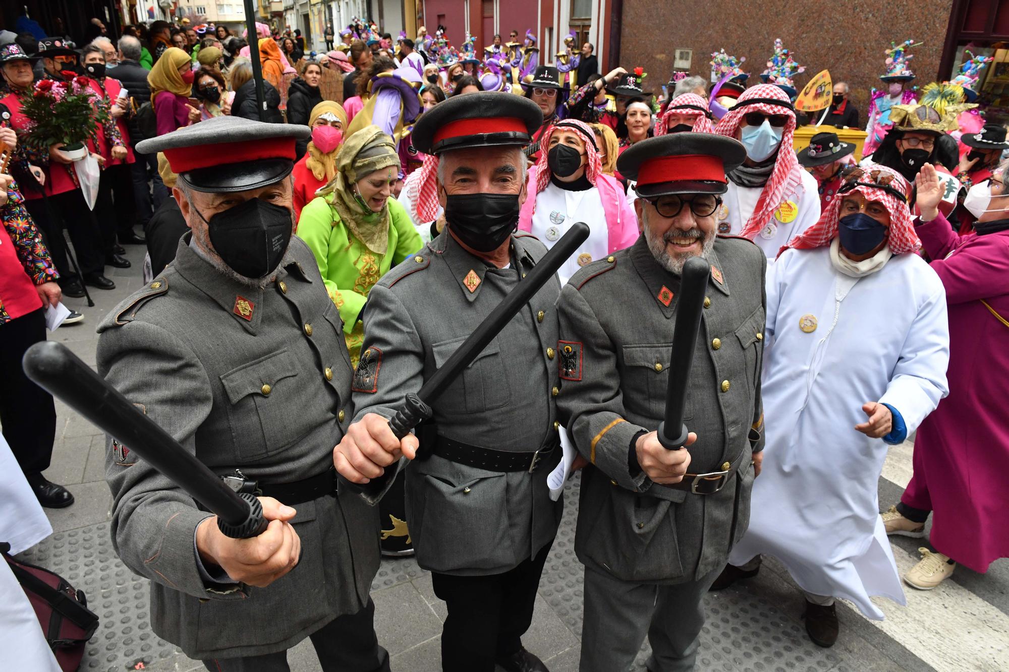 Martes de Carnaval: ofrendas florales en honor a los 'choqueiros' de la ciudad