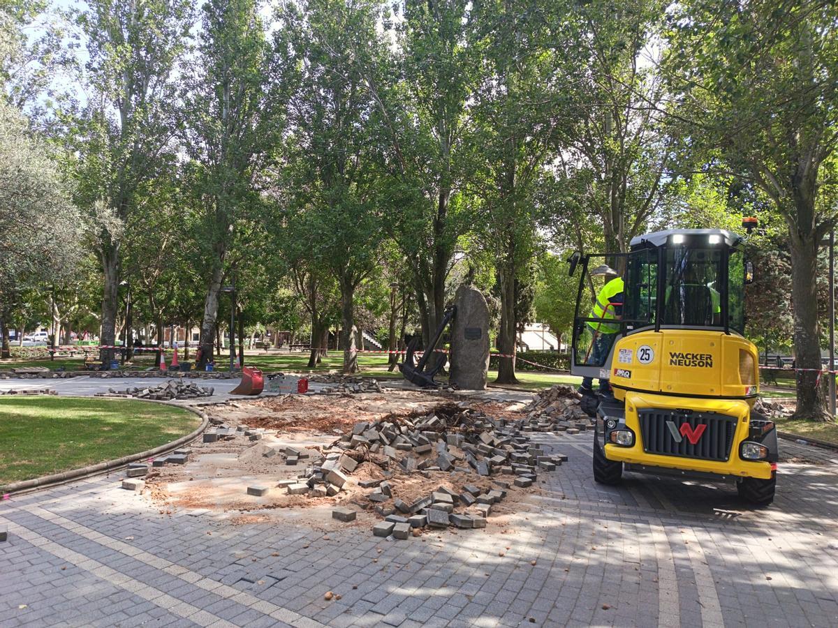 Obras en el entorno de "El Ancla", en La Marina.
