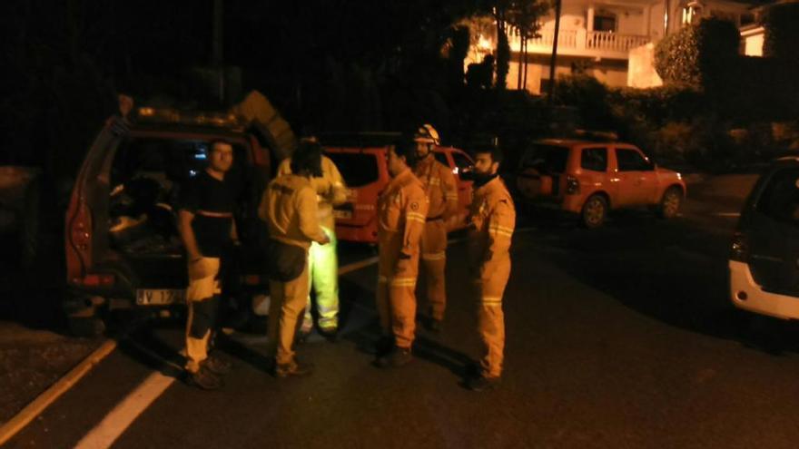 Los bomberos que rescataron al padre y al hijo en Andilla.