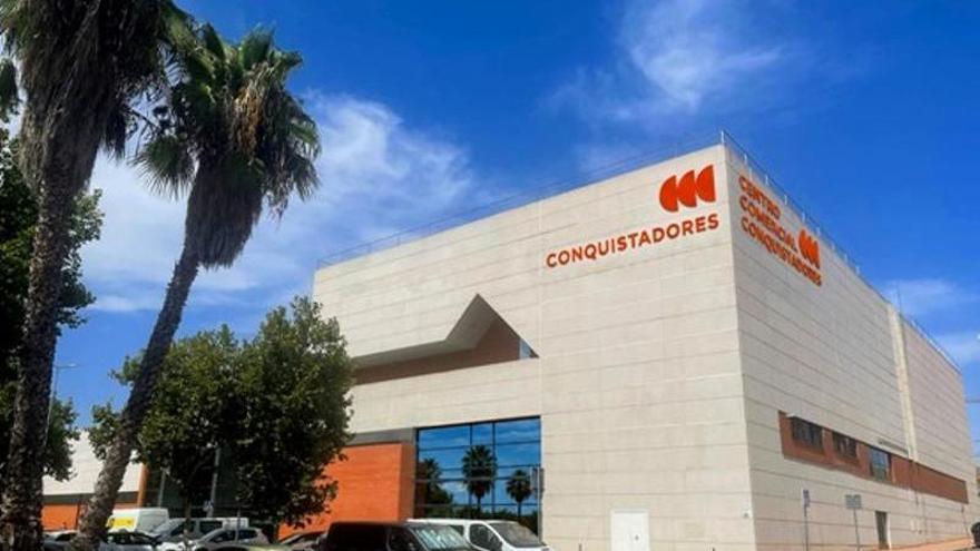 El centro comercial Conquistadores de Badajoz cambia su imagen y anuncia nuevas tiendas
