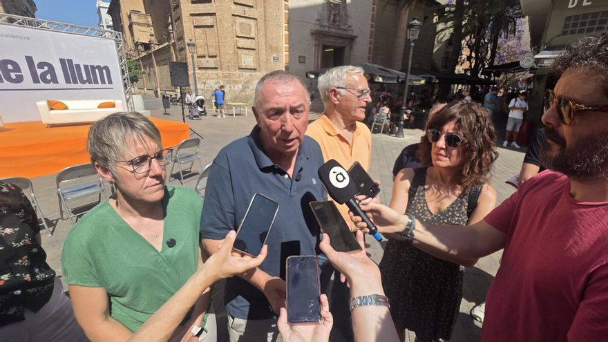 Baldoví escenifica el disgusto con Sumar por no comparecer Sánchez en la comisión de la dana