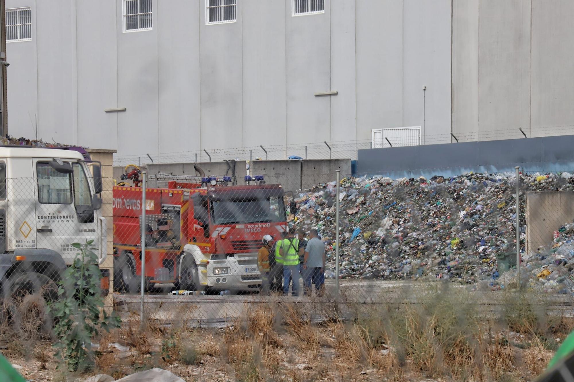 Un incendio en fábrica de San Vicente al explotar un vehículo