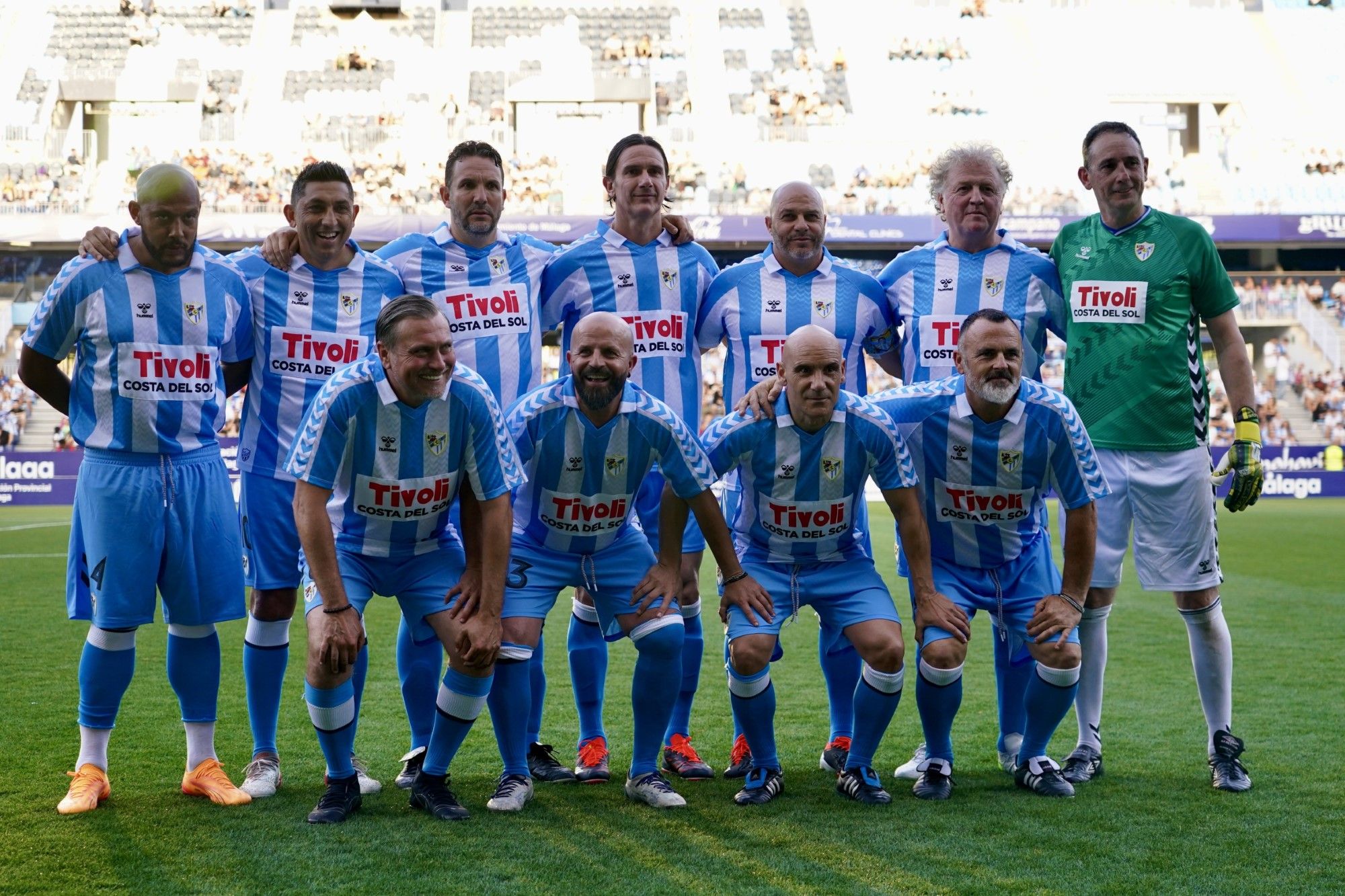 Las leyendas del Málaga CF vuelven a pisar el césped de La Rosaleda