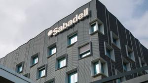 El Sabadell prepara un pla estratègic per provar que és més rendible sense el BBVA