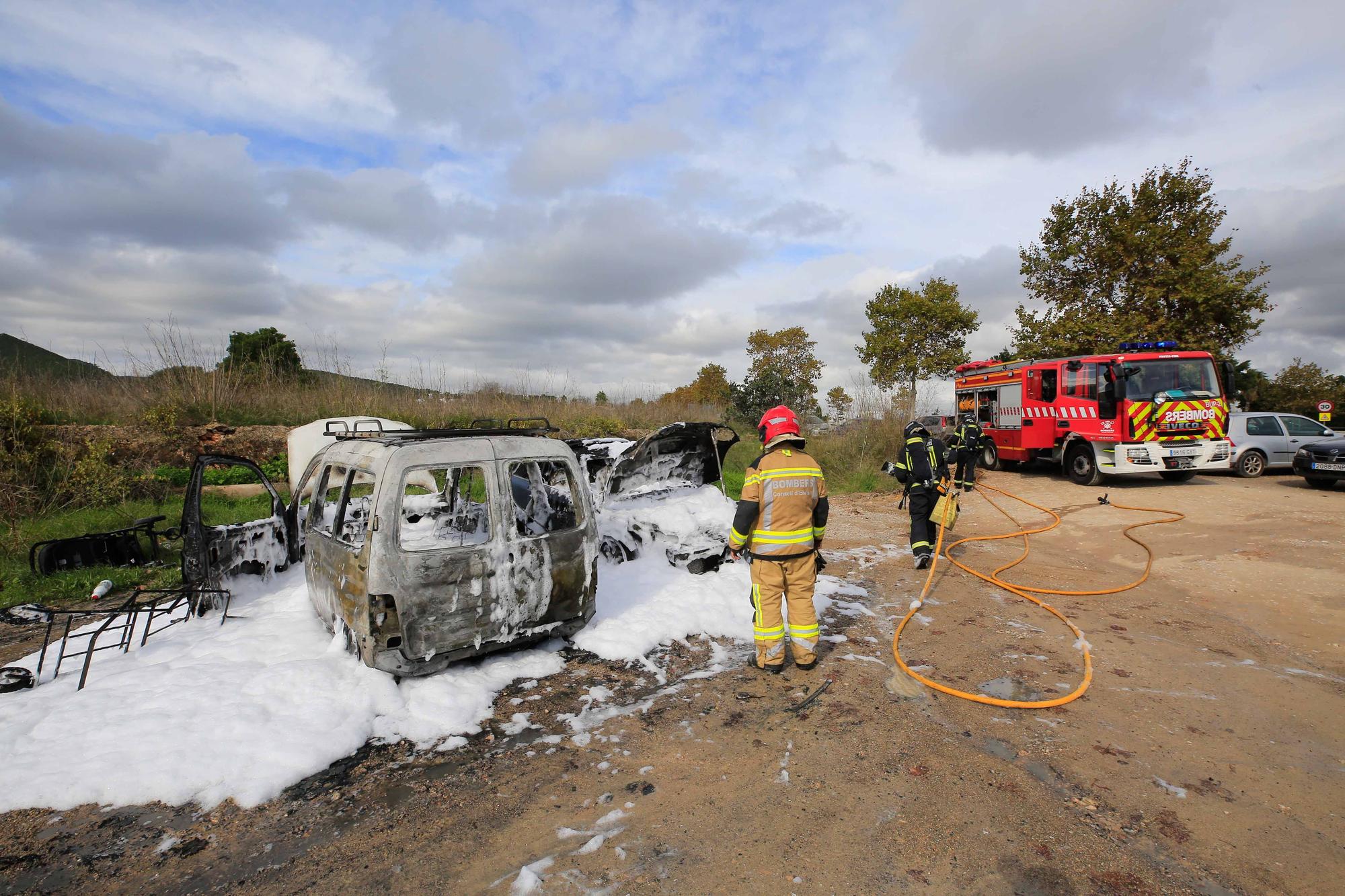 Incendio de vehículos en Ibiza