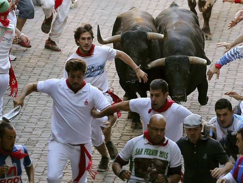 Fotogalería del sexto encierro de San Fermín