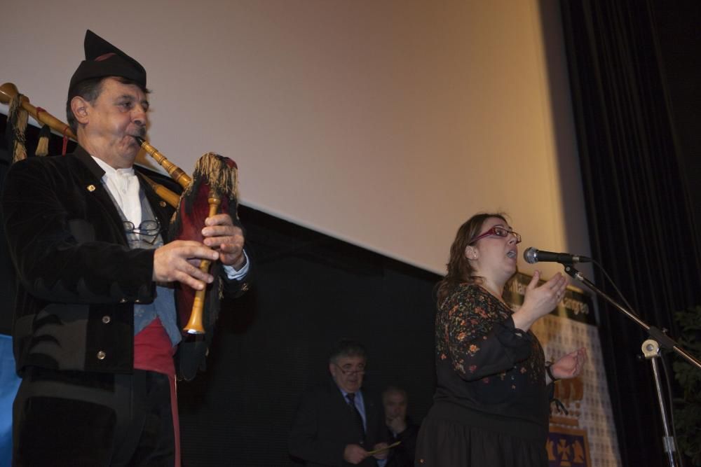 Entrega de premios del concurso de tonada "Ciudá de Llangréu".