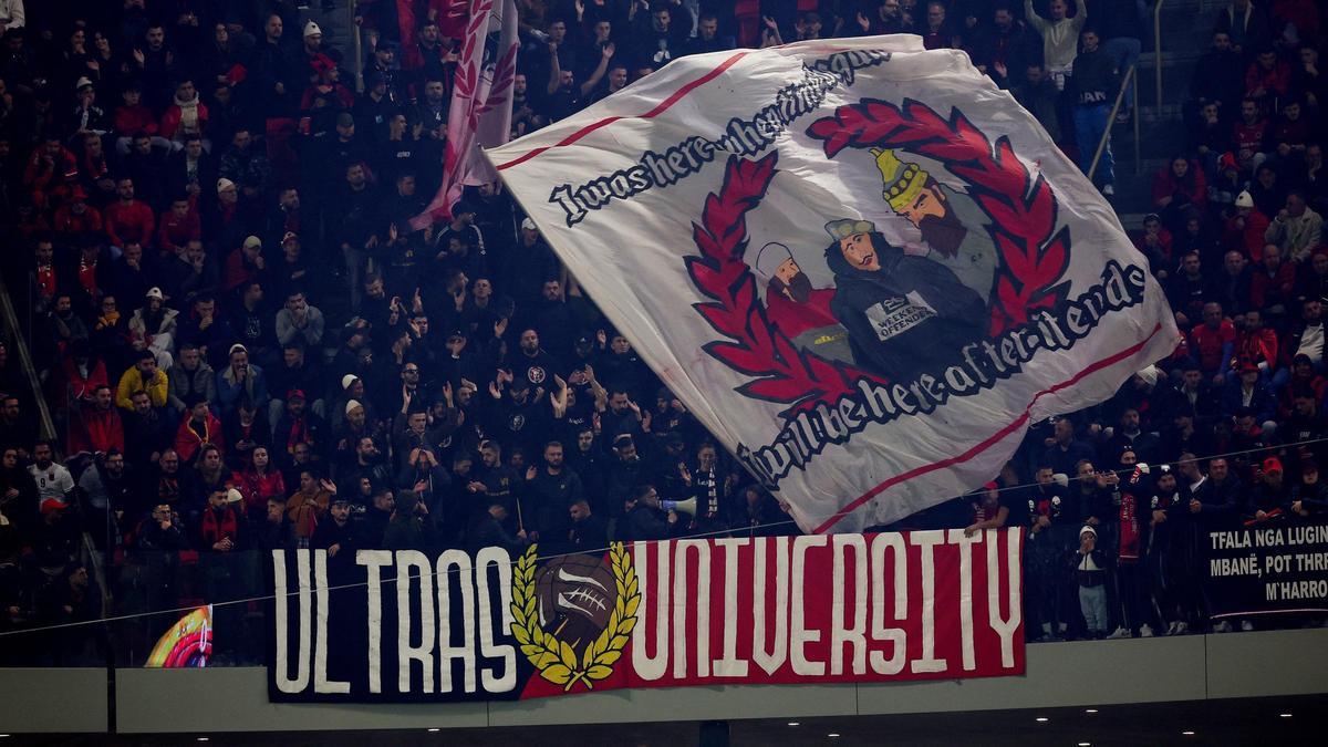 Imagen de la grada del estadio Air Tirana en el partido que festejó la clasificación.