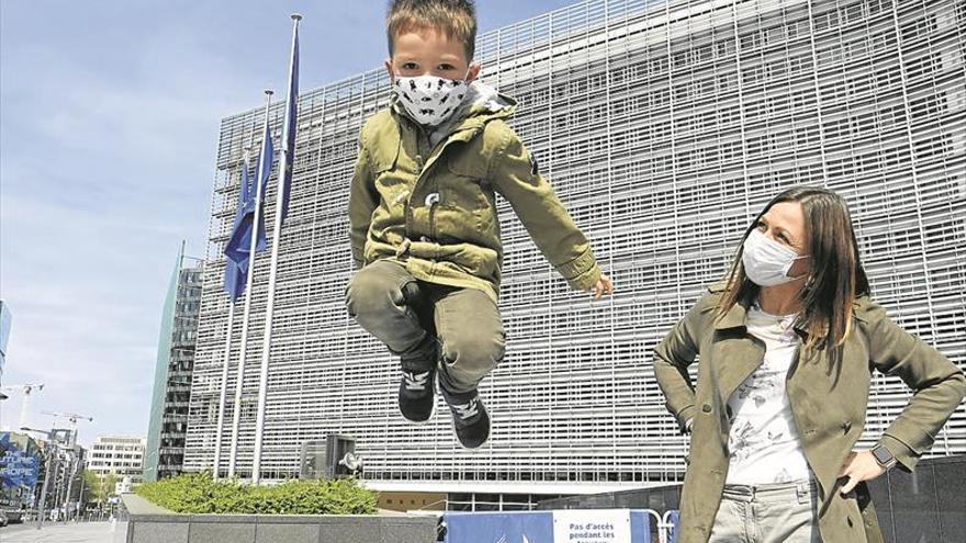 Bruselas recomienda tests «a gran escala» para frenar el virus