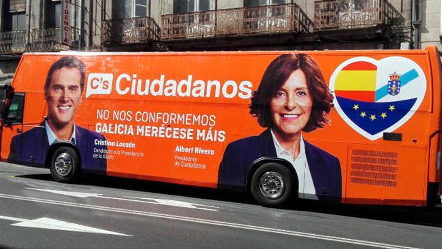 Twitter se ríe del autobús de la campaña de Ciudadanos en Galicia