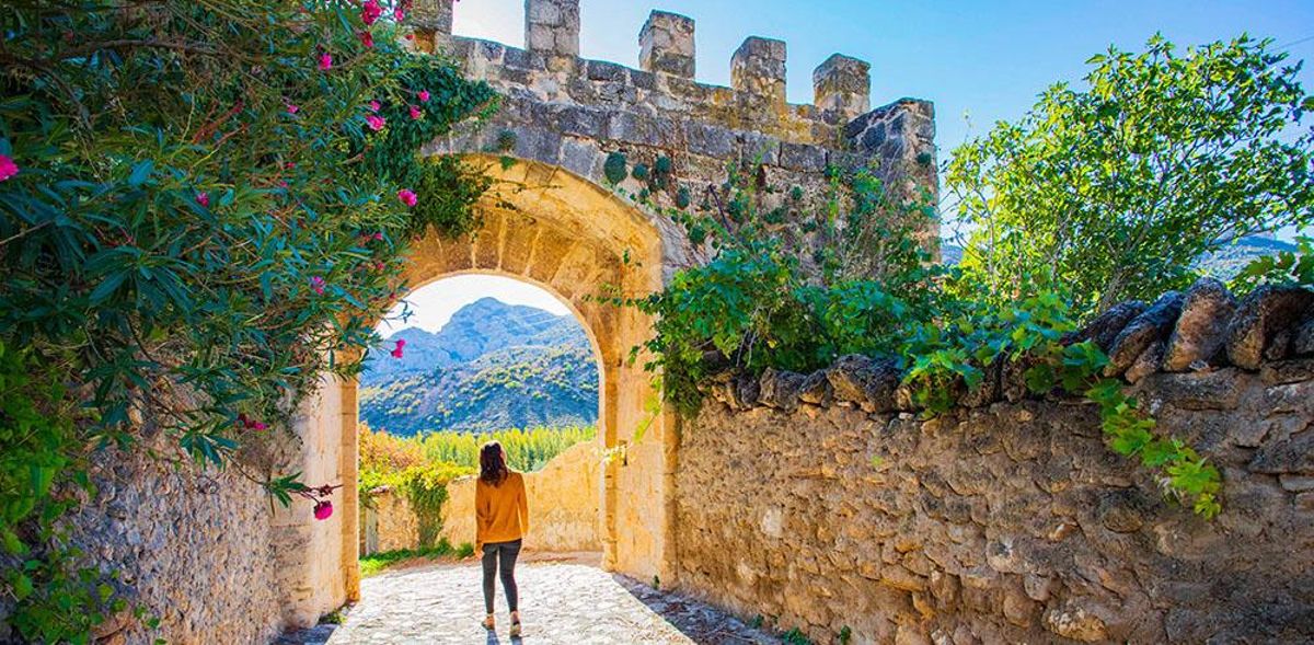 Portal de Marzo en Cuevas de Cañart