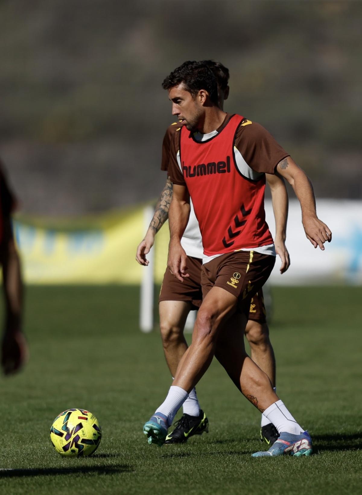 Jaime Mata durante el entrenamiento de la UD, ayer en Barranco Seco.