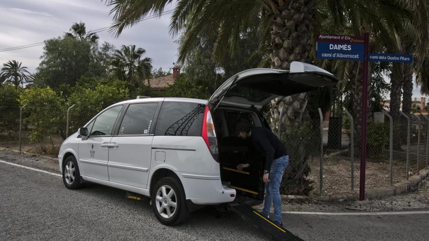 Un taxi en el Camp d&#039;Elx.