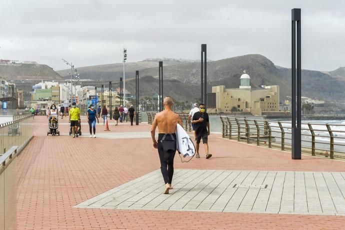 25-08-2020 LAS PALMAS DE GRAN CANARIA. Reportaje en la playa de Las Canteras (La Cícer) con las nuevas medidas Covid. Fotógrafo: ANDRES CRUZ  | 25/08/2020 | Fotógrafo: Andrés Cruz