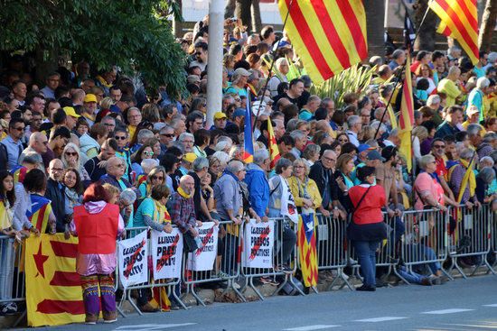 Unes 350.000 persones assisteixen a la manifestació contra la sentència de l'1-O a Barcelona