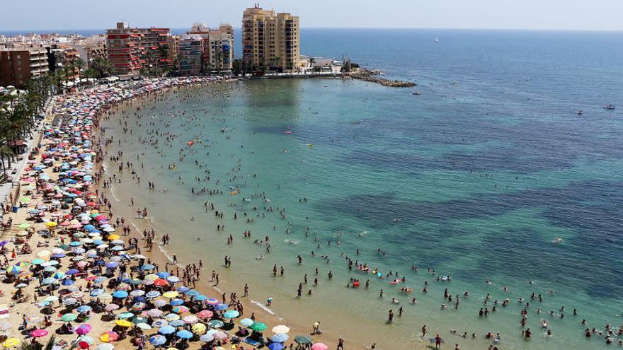 Una imagen de la turística Torrevieja facilitada por Proyecto Mastral tomanda en la Playa del Cura