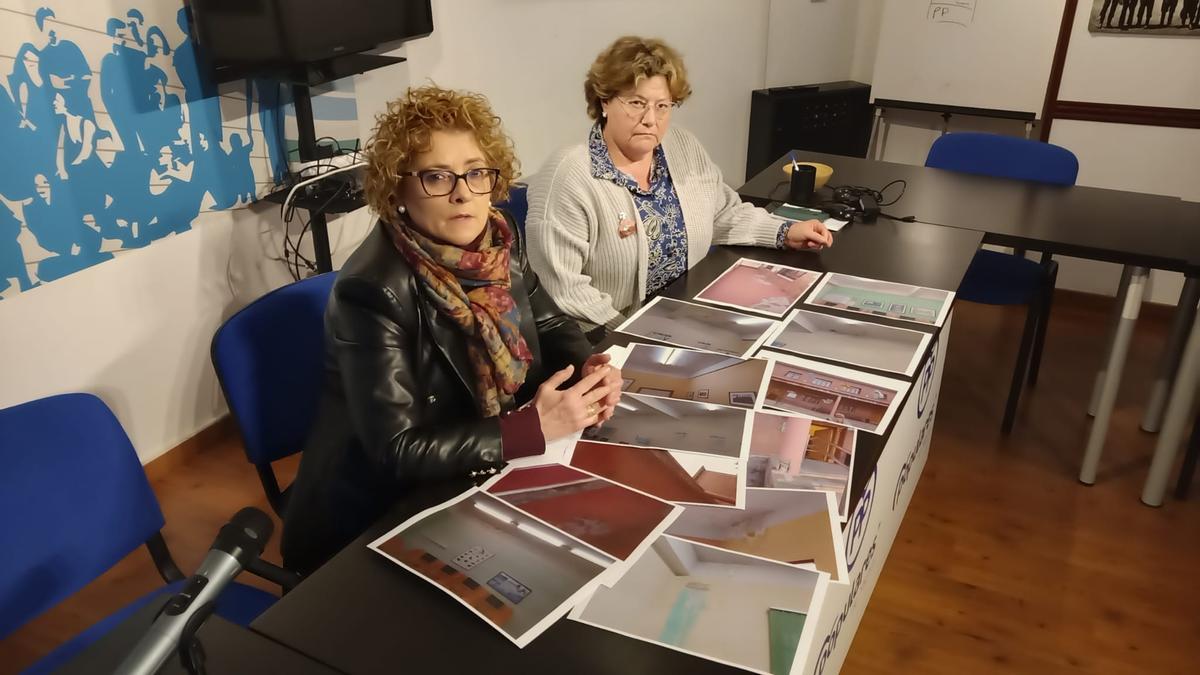 Gloria García y Piedad Martínez, con fotos del centro.