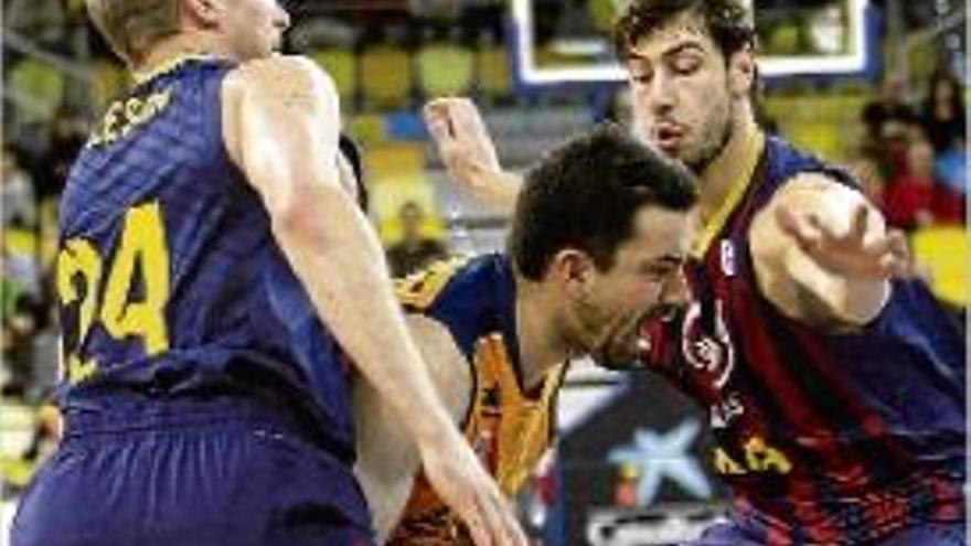 El Barça utilitza els triples per mantenir a ratlla un València molt combatiu