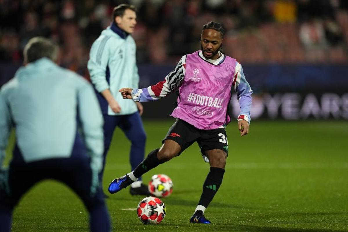 Raheem Sterling, 31 años, busca jugar sus primeros minutos desde mayo de 2025