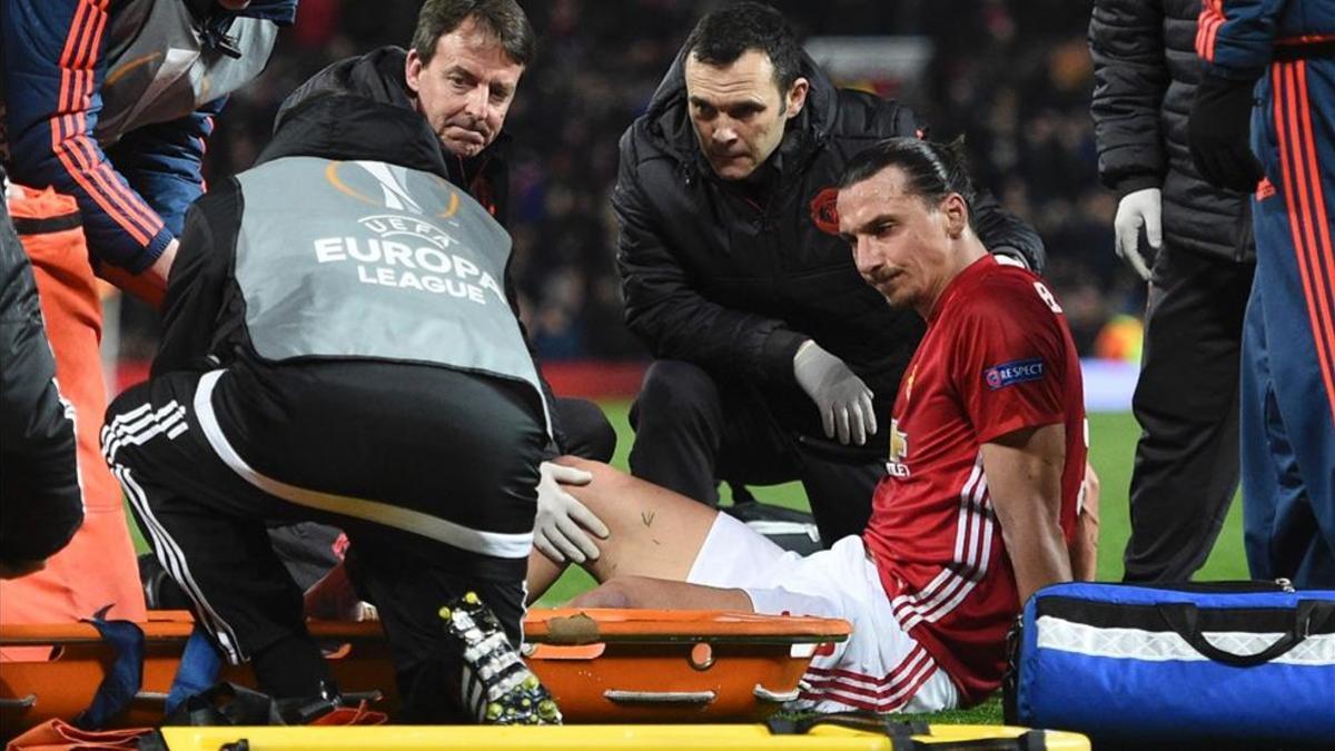 El United ya ha confirmado que Ibrahimovic sufre una rotura de ligamento