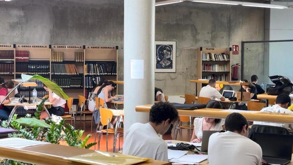Aigües de Paterna lanza la cuarta convocatoria de becas talento joven para facilitar el acceso universitario a jóvenes con alto rendimiento académico.