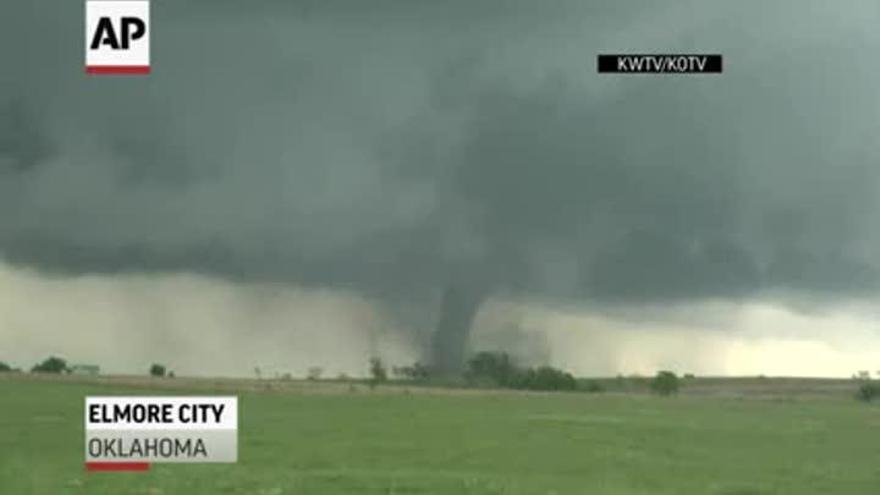 Dos muertos y numerosos daños materiales por los tornados en Oklahoma