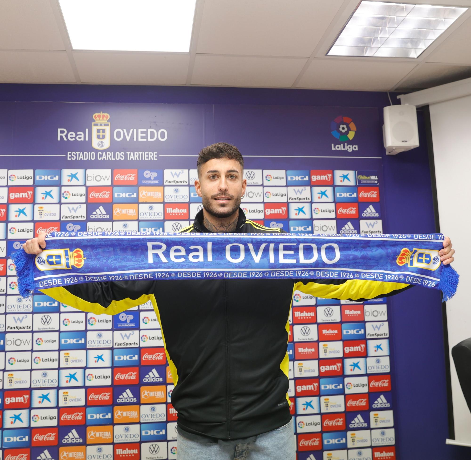 EN IMÁGENES: Así fue la presentación de Víctor Camarasa con el Real Oviedo