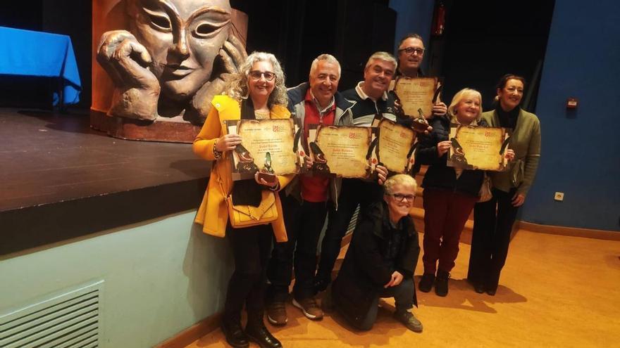 &quot;El Hórreo&quot; de Valdés gana el premio a la mejor obra del Ciclo de Teatro Costumbrista de Langreo con &quot;Hilando fino&quot;