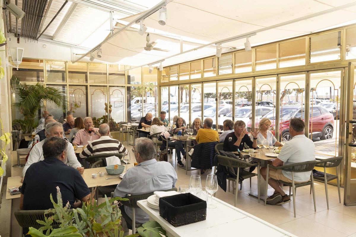 La Taverna Tres14 mantiene viva la cocina de barca de la Vila