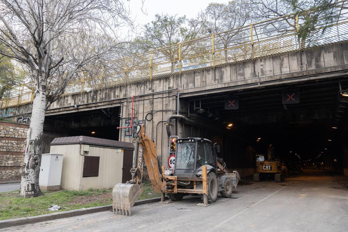 Una excavadora en el túnel de la Rovira, en obras en Barcelona desde marzo de 2025.
