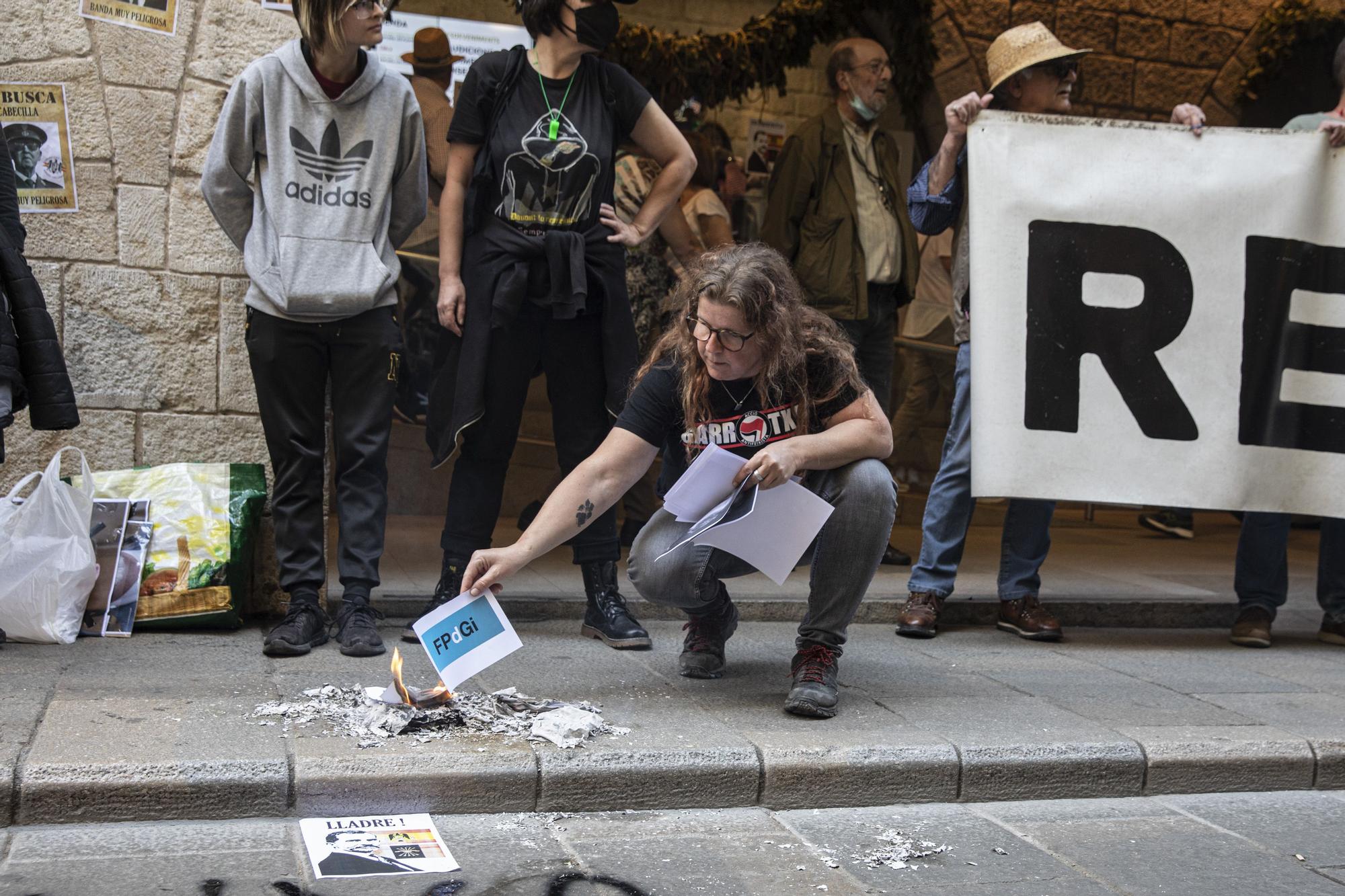 Protesta contra la monarquia i la Fundació Princesa de Girona