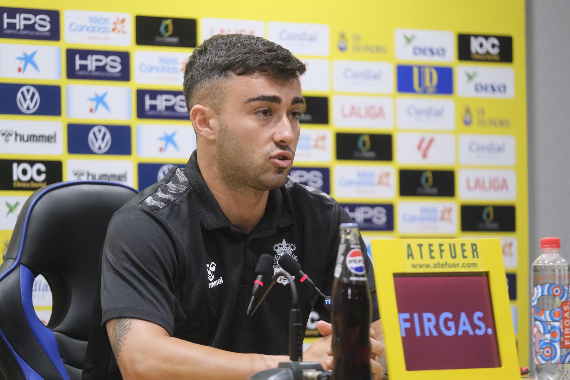 El jugador de la UD Las Palmas Alberto Moleiro en una rueda de prensa ofrecida este miércoles 17 de abril.