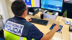 Archivo - La Policía Nacional mantiene la investigación abierta ya que los investigadores consideran que podría haber nuevas víctimas en Melilla, Málaga o Córdoba, lugares en los que el sacerdote arrestado ha residido.