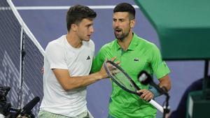 Djokvic saluda a Nardi tras caer eliminado en Indian Wells