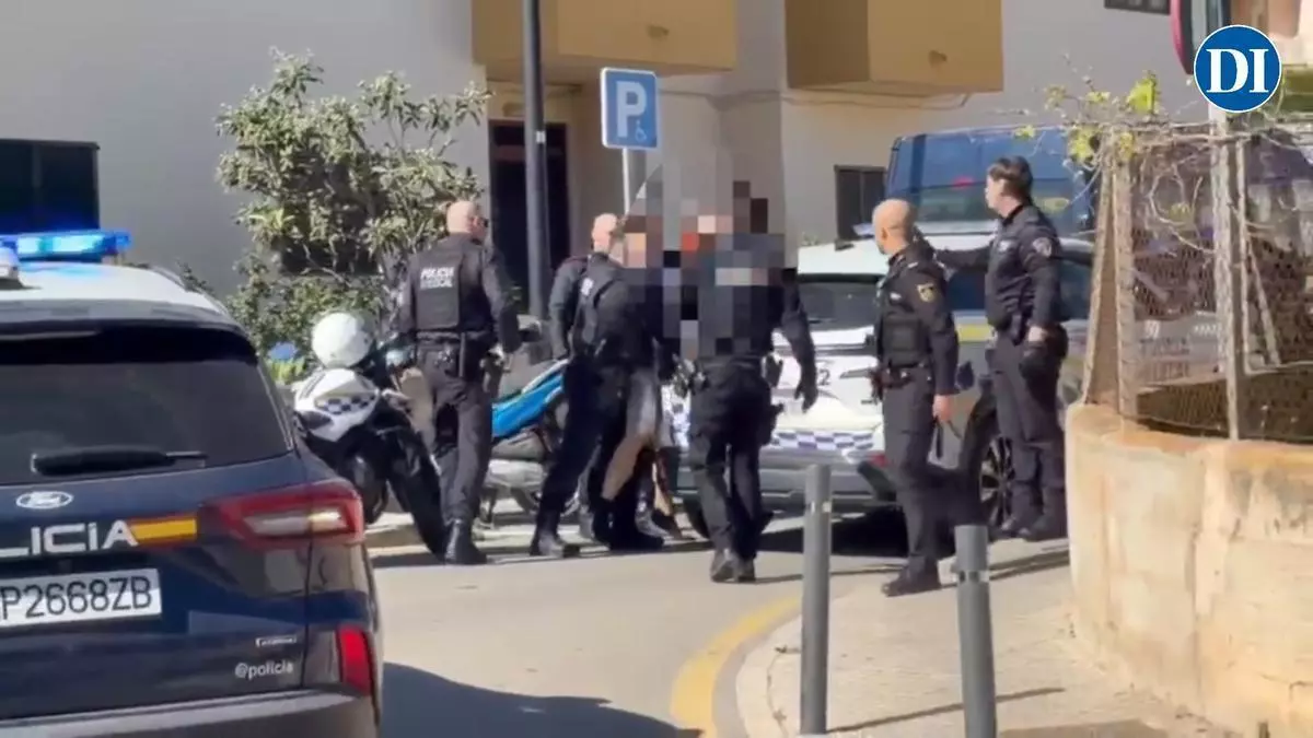 "Nos gritaba que estaba endemoniado": el dramático relato de los inquilinos de la casa asaltada en Ibiza