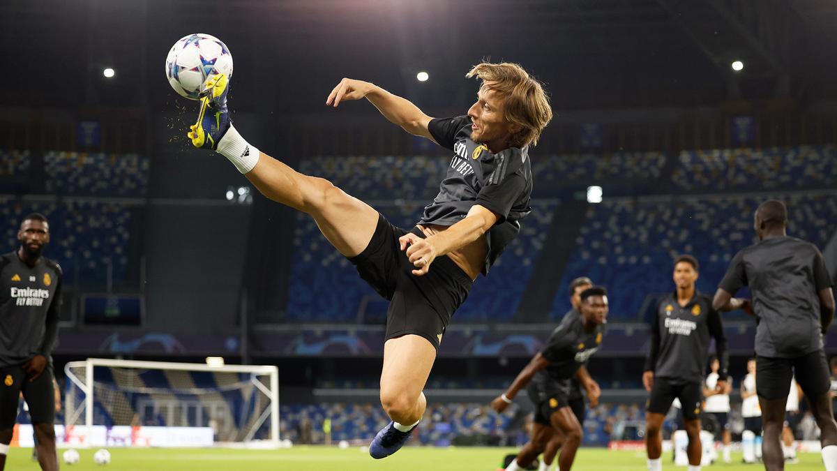 El Real Madrid ya entrena en Nápoles