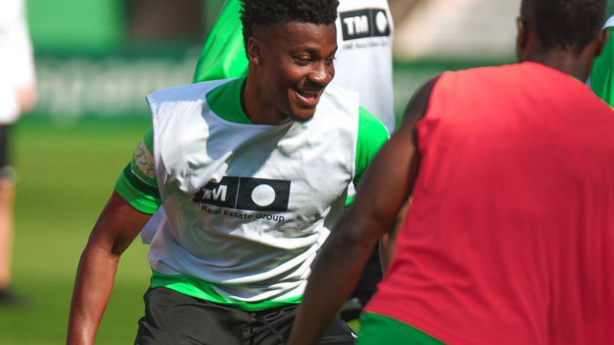 John en el entrenamiento previo al Elche-Cádiz