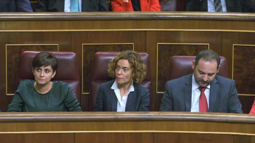 El PSOE empieza a sancionar a los diputados díscolos