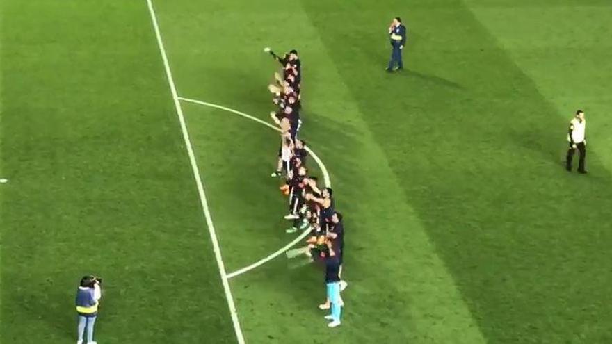 Los jugadores del Valencia CF celebran que ya son de Champions