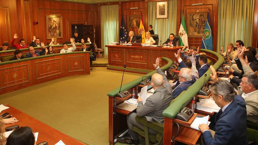 El Ayuntamiento de Marbella, durante una de las votaciones del pleno, celebrado ayer.