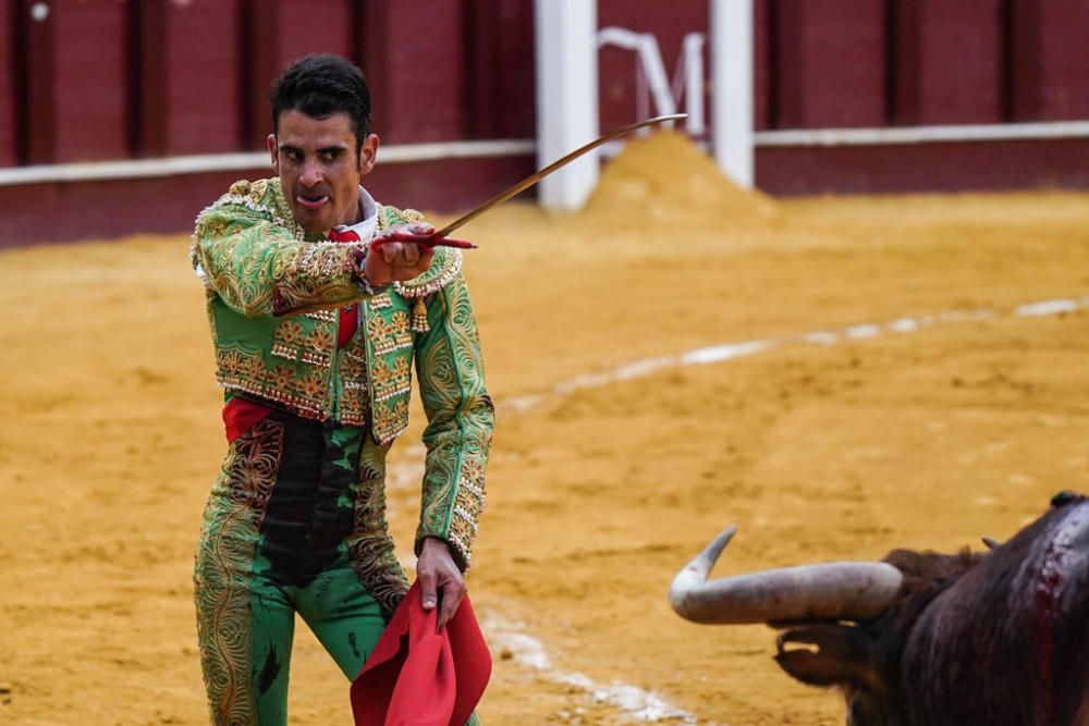 En la última cita taurina de esta feria en la plaza de toros de La Malagueta, se lidiaron toros de Gabriel Rojas. El cartel lo formaron Santana Claros, Juan Carlos Benítez y Miguel Aguilar.