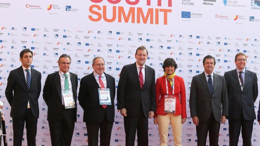 Rajoy junto a varios participantes en el South Summit.