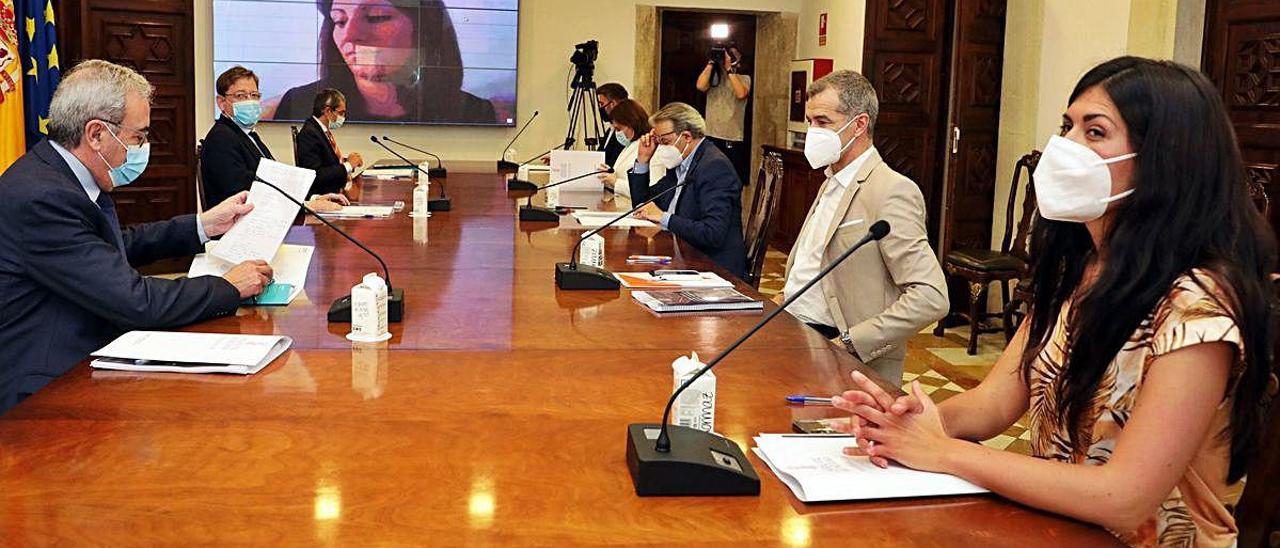 Ximo Puig, durante la reunión con los síndics parlamentarios celebrada la semana pasada.