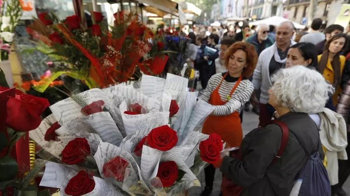 Ambiente en una floristería durante Sant Jordi